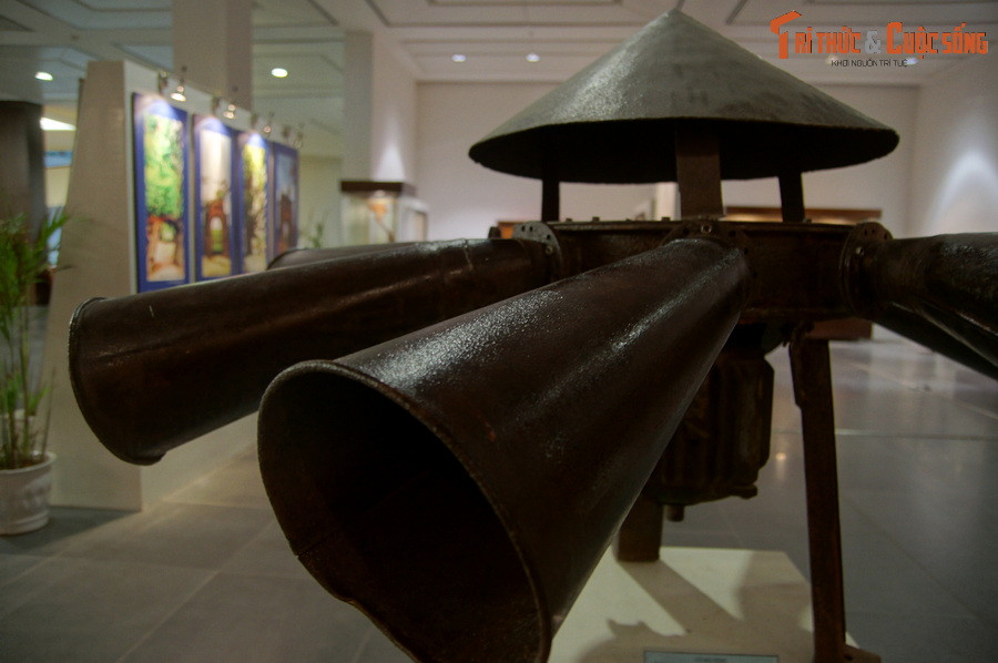 Ngược dòng lịch sử, trong giai đoạn đế quốc Mỹ đánh phá miền Bắc, Hà Nội có hệ thống còi điện báo động phòng không được thiết lập khắp thành phố cùng hệ thống loa lớn, nhỏ giúp cho việc báo động được kịp thời.