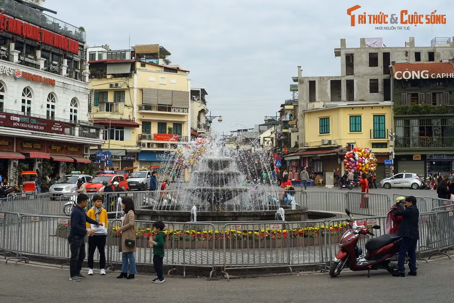 Tới cuối những năm 1980, đài phun nước được khôi phục chức năng vốn có của mình là phun nước cho cư dân đô thị thưởng lãm.