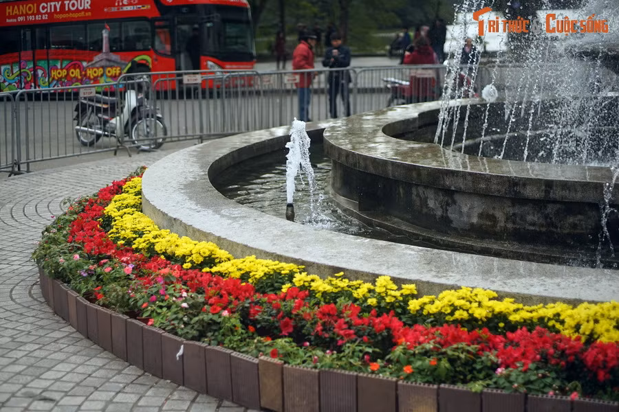 Năm 2014, nhằm chào đón sự kiện 60 năm giải phóng thủ đô, thành phố Hà Nội lại một lần nữa cho tu sửa đài phun nước, rào chắn được dỡ bỏ.