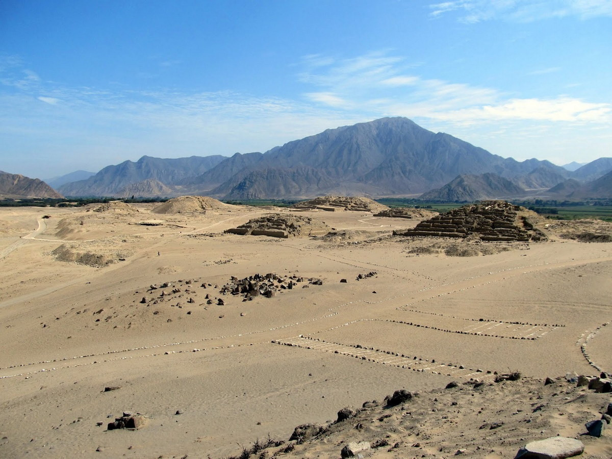 Di tích đầu tiên của văn minh Caral-Supe được các nhà khảo cổ học xác định từ năm 1905 và việc khai quật có quy mô được tiến hành vào thập niên 1940 tại vùng bờ biển. Những thập niên sau đó, nhiều di tích được tìm thấy phía trong nội địa. Ảnh: Sihpromatum.