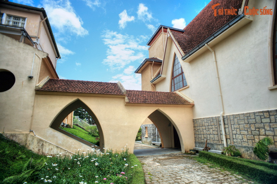 Không gian yên tĩnh cùng vẻ đẹp kiến trúc và cảnh quan của tu viện đem lại cảm giác thư thái tuyệt vời cho những người ghé thăm nơi đây.