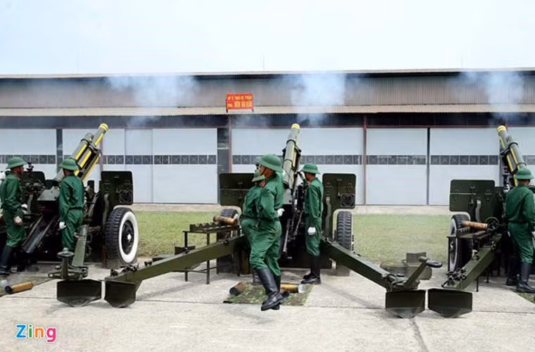 Nhìn chung, đạn pháo lễ phục vụ Lễ kỷ niệm 70 năm Cách mạng Tháng Tám và Quốc khánh 2/9 năm nay tăng độ an toàn, giảm khói, thao tác thuận lợi và tiếng nổ đanh giòn. Nguồn ảnh: Zing
