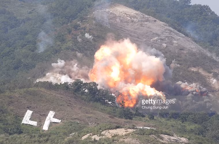 Mục tiêu giả định Triều Tiên bị hỏa lực Quân đội Hàn Quốc oanh tạc.