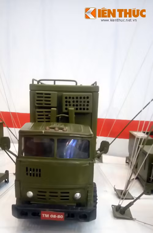 Bên cạnh đó VERA-NG cũng đã chứng minh khả năng hoạt động của nó trong môi trường tác chiến thực tế, cùng với đó là khả năng cơ động cao (các thành phần đều đặt trên xe tải địa hình) và dễ dàng triển khai của nó trên mọi loại địa hình.