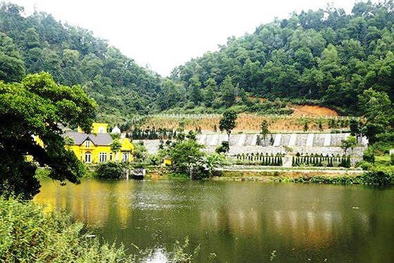 Vi sao Chu tich xa co nhieu dat rung bi 