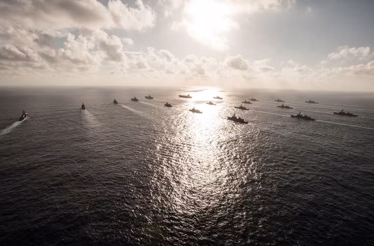 Mỹ đã triển khai nhóm tàu sân bay USS Ronald Reagan (CVN 73) cùng tham gia tập trận với lực lượng tàu chiến hùng hậu của Nhật Bản.