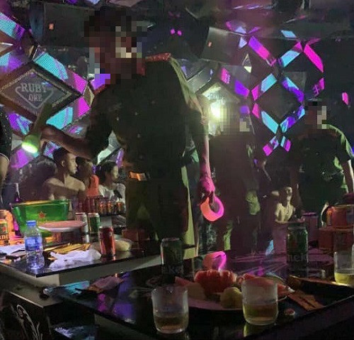 Dot kich Karaoke Ruby Hai Duong phat hien 40 nguoi duong tinh ma tuy-Hinh-2