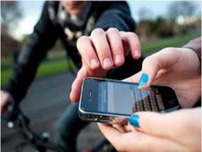 Thanh nien di xe SH chan xe cuop tai san, sam so phu nu