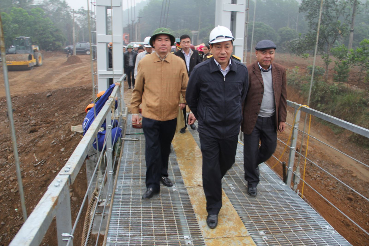 Bi cach chuc vu Dang, ong Nguyen Hong Truong mac nhung sai pham gi?-Hinh-13