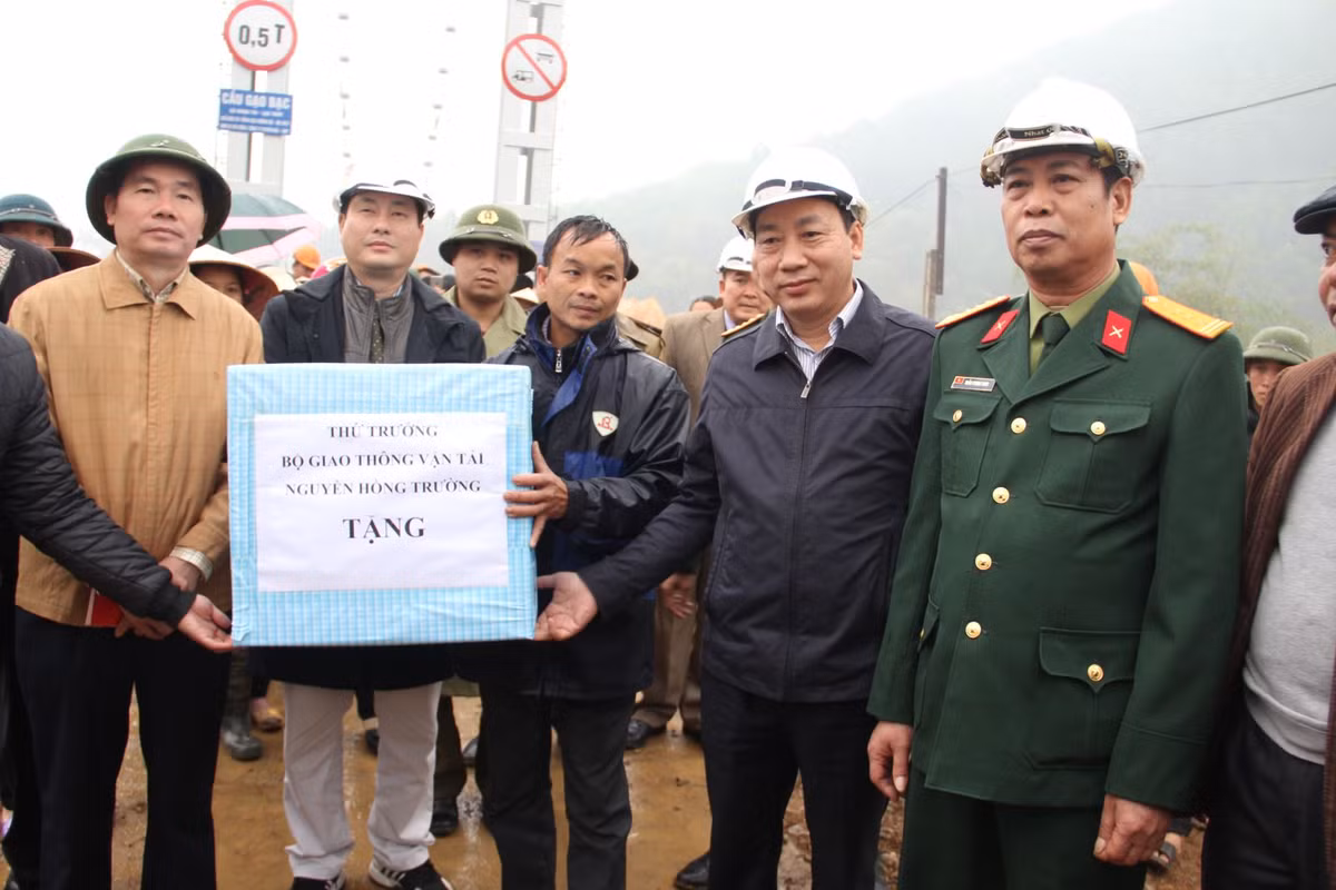 Bi cach chuc vu Dang, ong Nguyen Hong Truong mac nhung sai pham gi?-Hinh-6