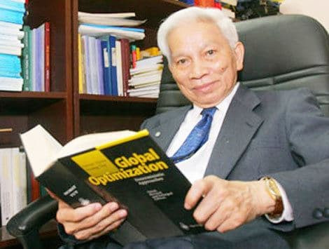 Giao su Hoang Tuy: Nguoi uom mam nhung khong phu bong