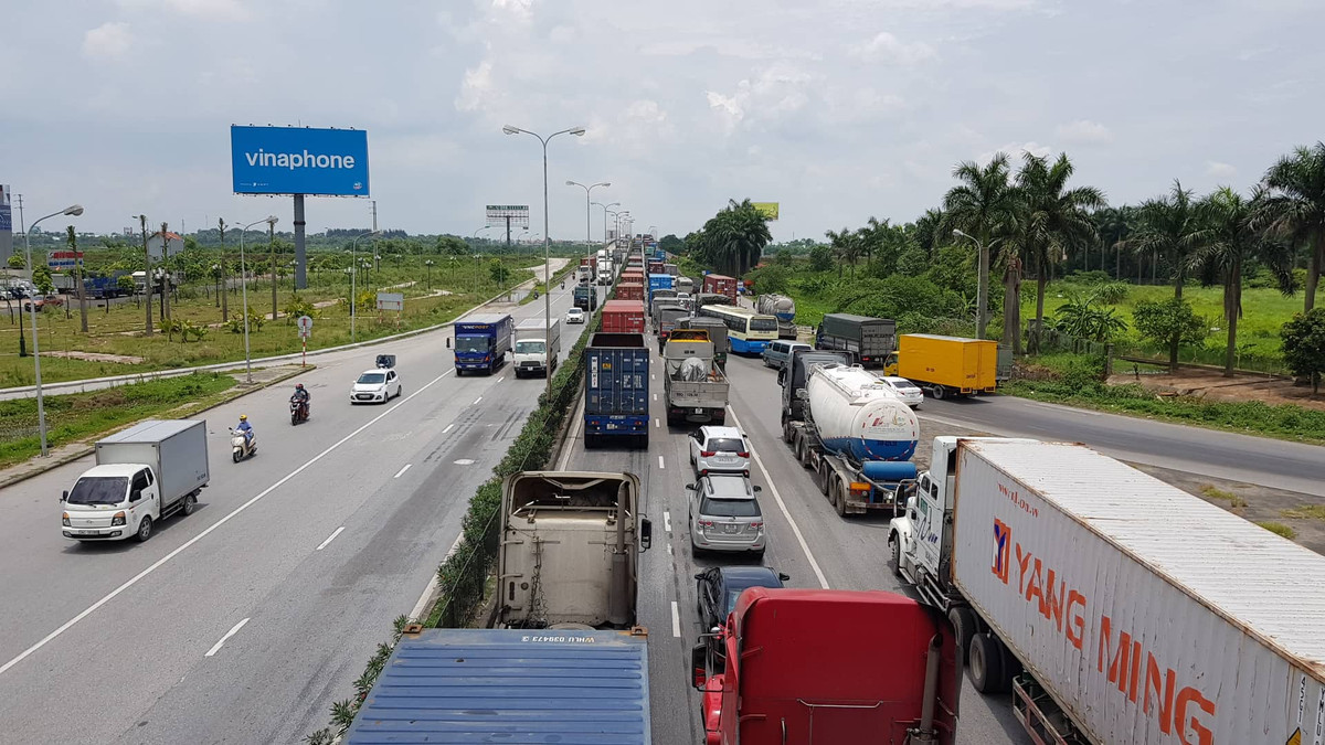 Tai nan tham khoc o quoc lo 5: Duong xuong cap, song trau van chay 90 km/h-Hinh-3