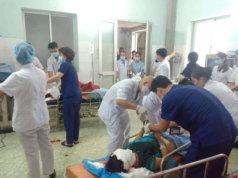 Xe cho doan tu thien Hai Phong gap nan tai Tuyen Quang: Hai giao vien tu vong-Hinh-2