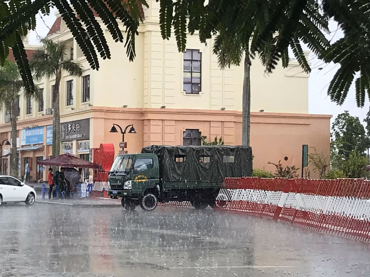 Pha duong day danh bac “khung” tai Our City: Canh sat dang phong toa-Hinh-6