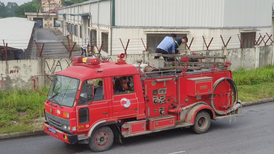 Ngoài ra xe cứu hỏa phải lấy nước từ vòi cứu hỏa thuộc một công ty khác cách đó 400 mét.