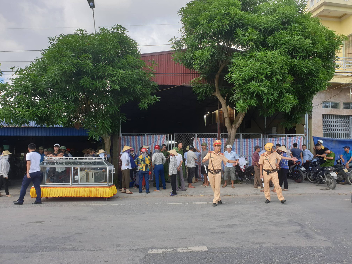 Hiện trường được bảo vệ nghiêm ngặt phục vụ công tác điều tra.