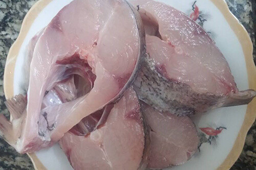 Cá mè. Cá mè là loài cá nước ngọt phổ biến. Trước đây, cá mè thường được dùng để chế biến món ăn song gần đây không được ưa thích như trước bởi thịt nhạt, mùi tanh nồng.