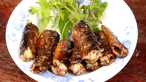 Lươn cũng tiềm ẩn nguy cơ chứa kí sinh trùng có tên là tuyến trùng Gnatostome có thể lây truyền qua đường ăn uống, lây từ mẹ sang con. Khi chế biến lươn, nếu không vệ sinh nội tạng sạch sẽ, kí sinh trùng có thể thâm nhập vào cơ thể gây bệnh.