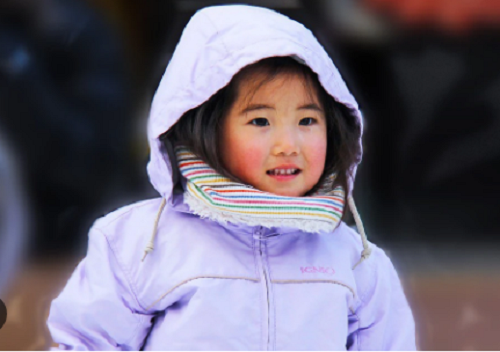 Cach cham soc tre troi lanh, tranh bi liet day than kinh so 7-Hinh-2