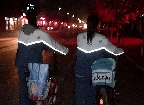 Mau dong phuc “chong yeu som”, phu huynh nhin ung ngay-Hinh-2