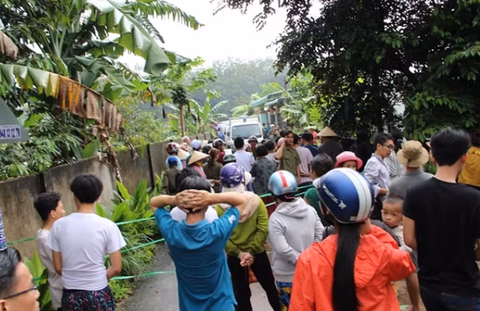 Theo hồ sơ vụ án, chiều 7/1/2011, anh công nhân vệ sinh môi trường đi vào bãi đất trống ở khu chợ Đầm Triều, phường Quán Trữ, quận Kiến An, TP Hải Phòng thì thấy lấp ló dưới lớp mùn cưa một đôi chân người lộ ra… nên đã hô hoán. Sau đó, người dân kinh hãi khi phát hiện đó là một xác chết không đầu, không tay… Nhận được tin báo, Công an quận Kiến An, CATP Hải Phòng nhanh chóng có mặt tại hiện trường. Qua sơ bộ xác định đây là một vụ án đặc biệt nghiêm trọng, hành vi giết người vô cùng dã man (Ảnh minh họa, nguồn internet)