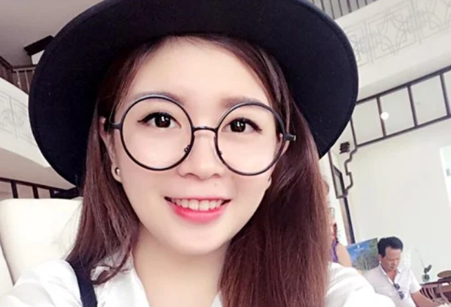 Là cô gái mới lớn với ngoại hình ưa nhìn, khéo ăn nói, Văn Kiều Thiên Ngân luôn thu hút người khác giới, nhất là các chàng trai trẻ. Người dân địa phương cho biết, lúc còn nhỏ, Thiên Ngân là cô bé ngoan ngoãn, hiền lành, chăm chỉ học tập và biết nghe lời cha mẹ, thầy cô. Tuy nhiên, lớn lên, khi nhan sắc tới thời kỳ "nở hoa", có nhiều chàng trai theo đuổi, săn đón thì cô gái này nhanh chóng bị sa vào cám dỗ. Việc học hành sa sút, không theo nổi chương trình nên cô gái này bỏ dở.