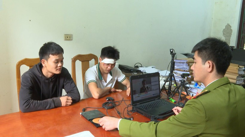 Vinh Phuc: Bat 2 nam thanh nien 'thong chot' lam mot Cong an bi thuong