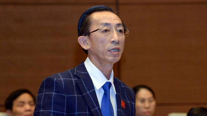 PGS.TS Trần Hoàng Ngân đã được tặng thưởng bằng khen của Thủ tướng Chính phủ vào năm 2001, Huân chương Lao động Hạng Nhì vào năm 2016; Huy hiệu 30 năm tuổi Đảng. 