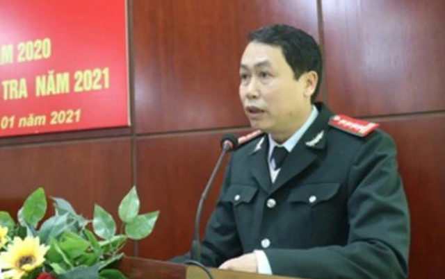  Dùng bằng giả, nguyên chánh thanh tra tỉnh Lào Cai bị huỷ tư cách uỷ viên UBND tỉnh: Tháng 12/2021, HĐND tỉnh Lào Cai khóa XVI đã họp, tiến hành thực hiện quy trình bãi nhiệm Uỷ viên UBND tỉnh Lào Cai khóa XVI, nhiệm kỳ 2021-2026. Theo đó, Ông Đàm Quang Vinh, nguyên chánh thanh tra tỉnh Lào Cai bị bãi nhiệm Ủy viên UBND tỉnh vì dùng bằng tốt nghiệp PTTH không hợp pháp (bằng giả). 