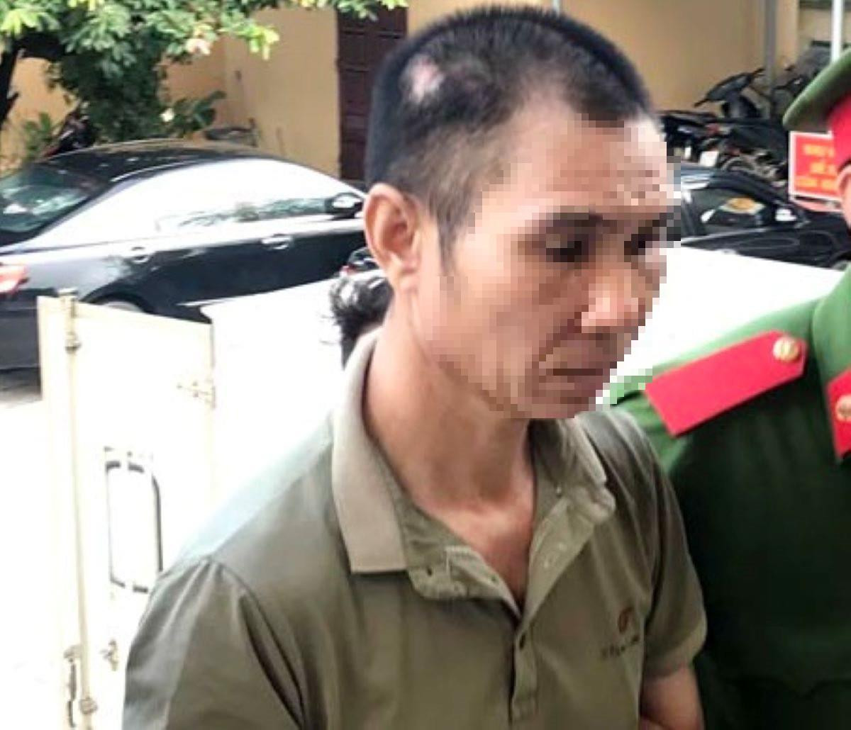  Mới ra tù, nghịch tử ra tay sát hại mẹ: Chấp hành xong án phạt tù về tội giết người, Bùi Văn Dụng (SN 1971, trú xã Yên Phú, huyện Lạc Sơn, Hòa Bình)) trở về nhà với bà Bùi Thị R. (sinh năm 1947, mẹ đẻ của Dụng) . Tuy nhiên, gã không chịu làm ăn dẫn tới mâu thuẫn với mẹ. Trong lúc cãi nhau, gã ra tay sát hại mẹ ruột. Tháng 7/2023,TAND tỉnh Hòa Bình đã tuyên phạt bị cáo Bùi Văn Dụng tù chung thân.