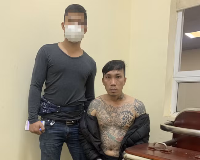 Đến tháng 5/2021, Nam "rồng" về Bắc Giang trông quán net cho một người anh. 3 tháng sau, anh ta xuống Hà Nội xin làm bảo vệ cho một công ty xây dựng. Nam rất cảnh giác, di chuyển qua nhiều địa bàn, đi đến đâu cũng thay tên đổi họ, núp dưới vỏ bọc, sự bao che của các "anh chị xã hội" nhằm tránh sự phát hiện của cơ quan chức năng. Khoảng 4h sáng 7/1/2022, 8 trinh sát được trang bị xe máy, súng, áo chống đạn, còng số 8, mặc thường phục, chia nhau mai phục xung quanh khu nhà trọ Nam "rồng" đang ở tại Phùng Khoang (Hà Nội) và đoạn đường dẫn đến nơi Nam làm việc để theo dõi di biến động. 