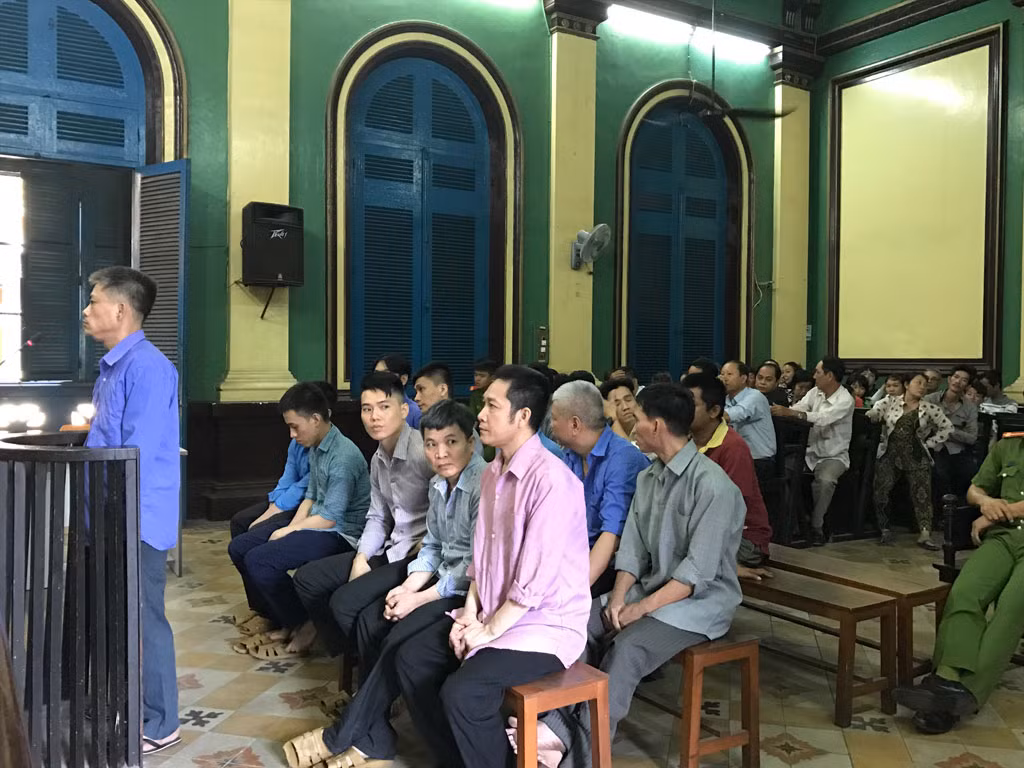 Ngày 24/5/2017, TAND TP HCM mở phiên xét xử sơ thẩm vụ án "tổ chức đánh bạc", "đánh bạc" đối với bị cáo Nguyễn Hoàng Kiệt cùng 13 đồng phạm. Theo đó, HĐXX tuyên phạt Kiệt 5 năm 6 tháng tù, các bị cáo còn lại nhận mức án từ 9 tháng tù treo đến 4 năm tù giam.