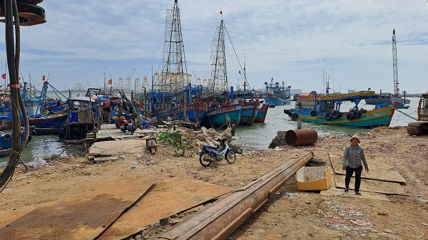 BR-VT: Can canh goi thau ke doc duong be tong, kenh Ben Dinh-Hinh-5