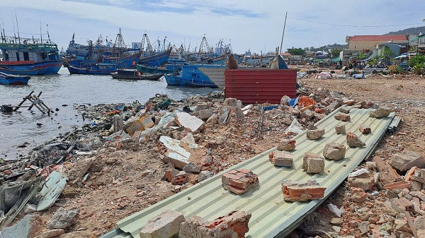 BR-VT: Can canh goi thau ke doc duong be tong, kenh Ben Dinh-Hinh-8