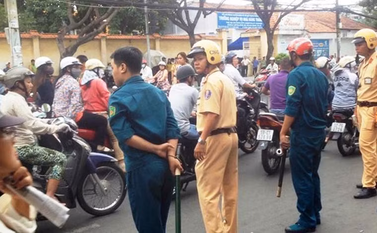 Trước đó cuối năm 2014, Công an quận Bình Thạnh cũng đã từng phối hợp với các ngành liên quan đột kích đường dây ma tuý quy mô lớn do Châu Thị Hạ (38 tuổi, ngụ đường Xô Viết Nghệ Tĩnh, quận Bình Thạnh) điều hành. Ảnh Khánh Trung.