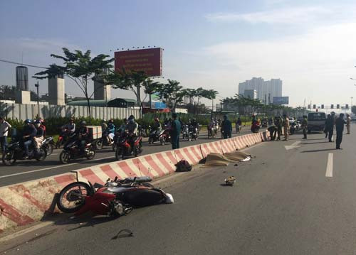 Bi keo le tren xa lo Ha Noi, hai co gai chet tham