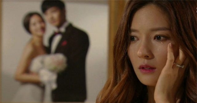 Luon che chong kem coi, vo xinh dep soc khi biet minh bi 'cam sung'