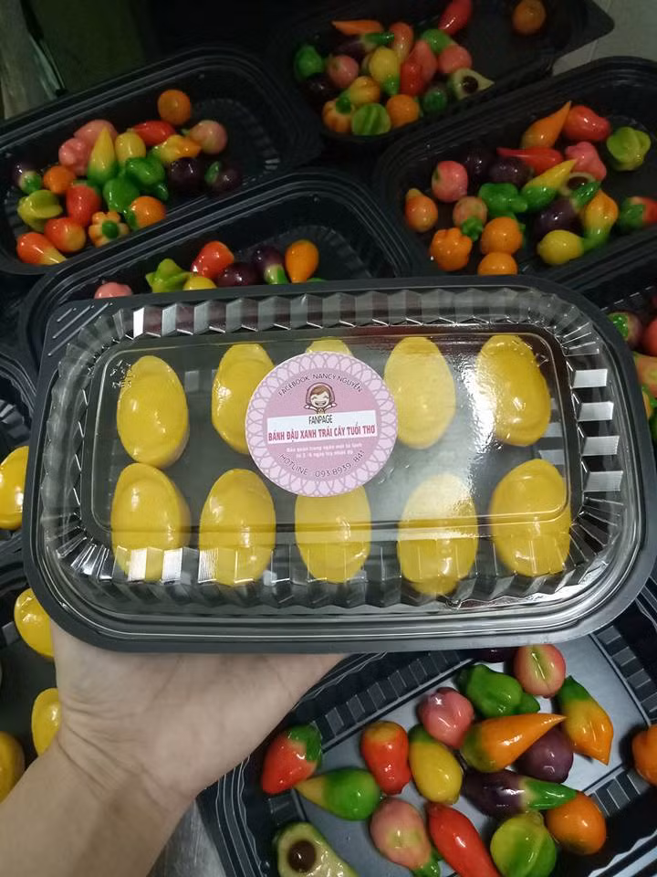 Bánh được làm hoàn toàn bằng đậu xanh... Ảnh: Nancy Nguyễn.