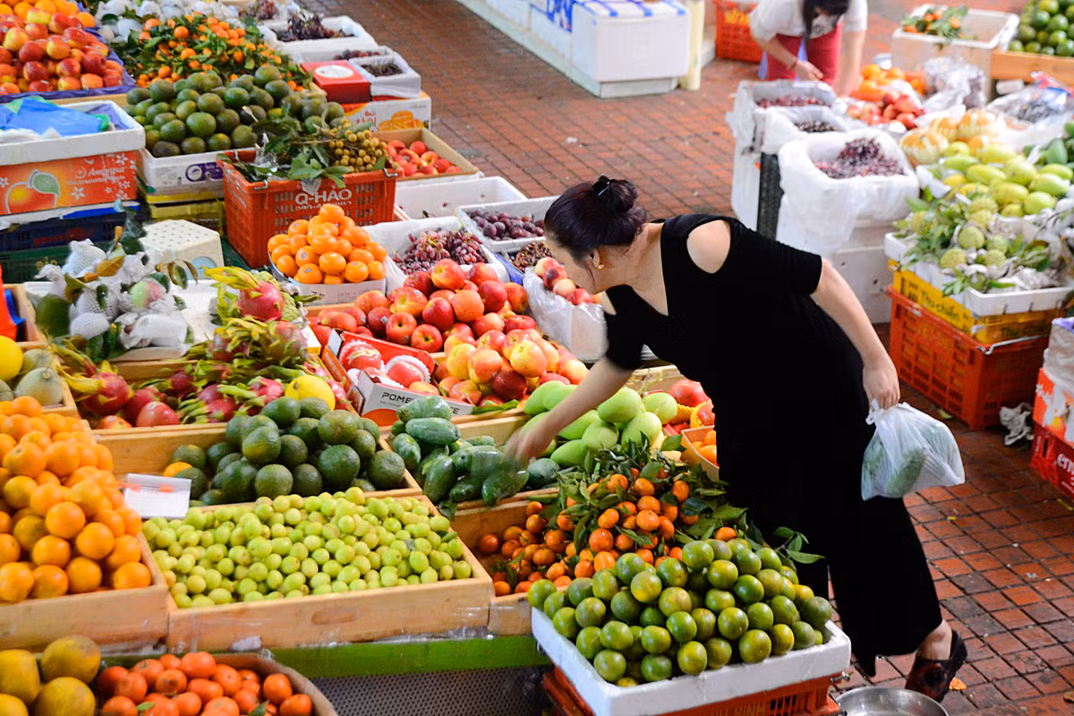 Khác với mọi năm, các mặt hàng được bày bán khá đa dạng.
