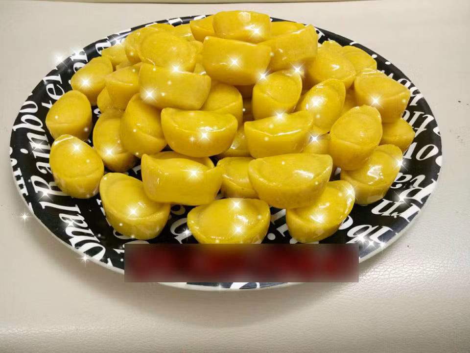 Giá của loại bánh cho ngày vía Thần Tài này dao động 60.000 đồng - 150.000 đồng/hộp. Ảnh: Nancy Nguyễn.