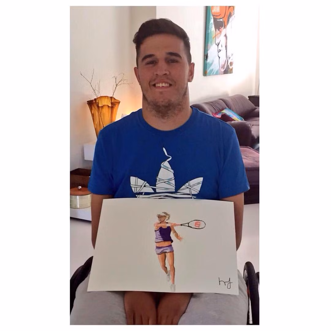 Gần đây những hình ảnh và câu chuyện về người nghệ sĩ trẻ tài hoa, giàu nghị lực này được chia sẻ nhiều sau khi Henry vẽ một bức tranh về cầu thủ bóng bầu dục Jonny Wilkinson trên iPad bằng cách sử dụng miệng của mình. Anh chia sẻ hình ảnh sau khi hoàn thành và nhận được trả lời từ chính Jonny Wilkinson nói rằng: "Đó là một điều phi thường, Henry. Tôi thích nó".