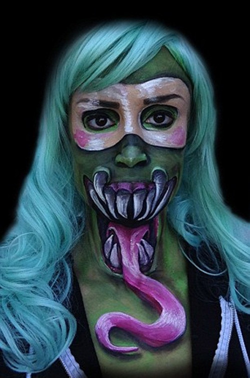 Không chỉ tập trung vẽ trên khuôn mặt, Emily còn chú ý cả những tiểu tiết ở cả ngực và vai.