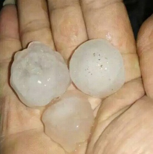 Hiện tượng thời tiết kinh dị này xảy ra không phải lần đầu tại Trung Quốc nhưng vẫn gây ra sự hoảng sợ cho người dân bởi những tác hại mà nó mang lại.