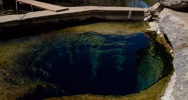 Giếng Jacob, Texas, đây là một cửa giếng dẫn vào một con suối nhỏ lâu năm, trong đó có hệ thống hang động rất phức tạp. Ít nhất 8 thợ lặn đã chết khi cố gắng để khám phá các hang động ở nơi đây và tương truyền linh hồn những người không may đã mất không tan biến mà luôn lẩn quất nơi đây.