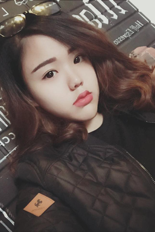 Trước nhiều nghi ngờ Lê Minh Châu cũng là một cô gái lọt vào "lưới tình" của Mạc Hồng Quân, cô gái 9X Hà thành chia sẻ thẳng thắn rằng cô và chàng cầu thủ Việt kiều không có quan hệ tình cảm yêu đương.