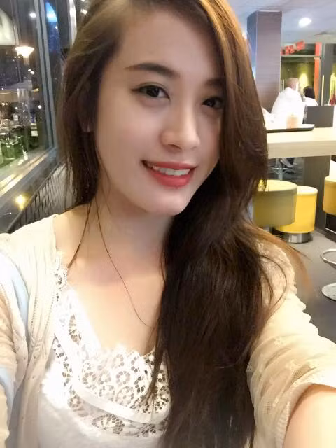 Được biệt Roxy Ted thần tượng rất nhiều mỹ nhân thể hình ở phương Tây và cô nàng luôn phấn đấu để có được thân hình đẹp đến mức hoàn hảo, nóng bỏng và khỏe khoắn như họ. Ngoài thân hình đẹp, Roxy Ted còn có khuôn mặt rất xinh, đậm chất Á Đông và mang nhiều nét duyên dáng. Điều này càng khiến cô tạo thêm được sức hút với cộng đồng giới trẻ, dân mạng Việt.