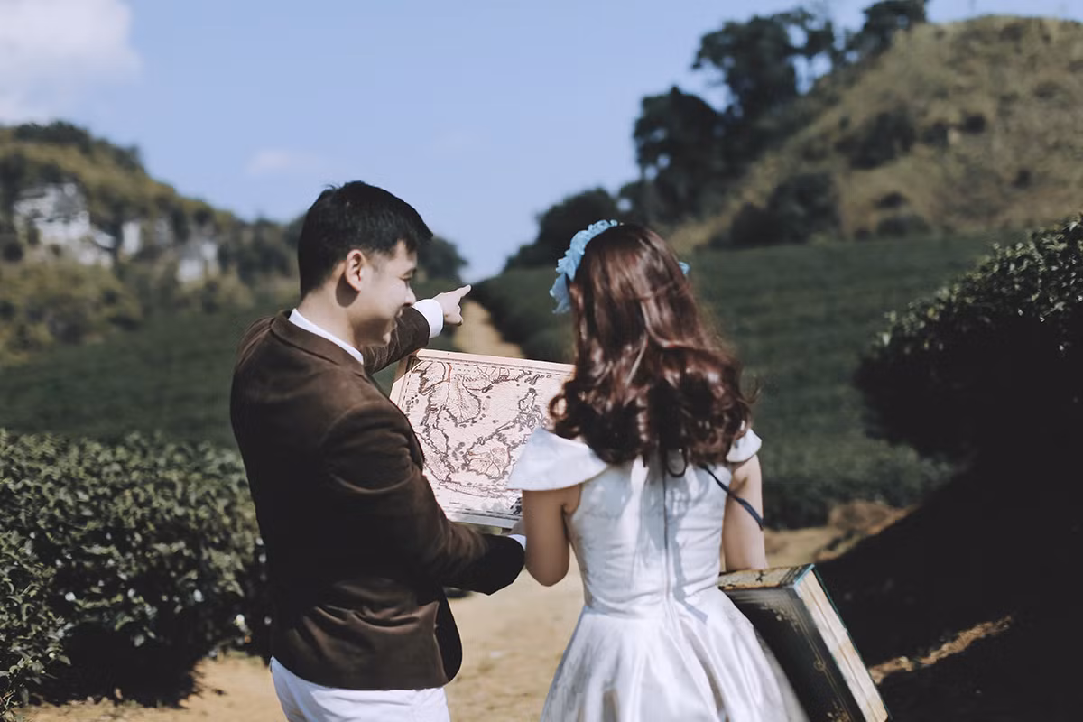 Tại đây, màn cầu hôn lãng mạn và đám cưới đẹp như mơ đã diễn ra trong niềm hân hoan của nhân vật chính. Đôi trai tài gái sắc hạnh phúc nắm tay nhau bước tới lễ đường, khép lại câu chuyện cổ tích có thực của một chuyện tình vượt mọi không gian, thời gian. 