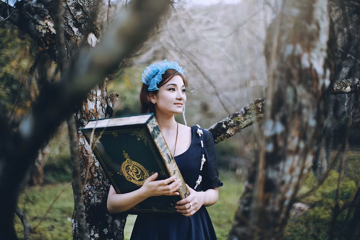 Ngắm nhìn cô dâu xinh đẹp lạc vào xử sở thần tiên để gặp người đàn ông đích thực của đời mình.