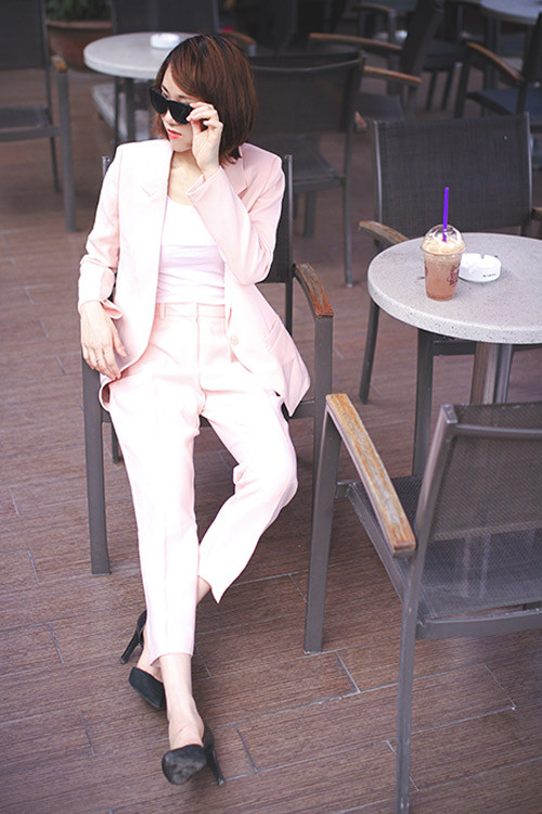 Phạm Lan Anh sinh năm 1991, hiện đang học thạc sĩ ngành Kinh tế tại trường ĐH Meikai Tokyo, Nhật Bản. Cô đã từng tham gia cuộc thi Miss Du học sinh Việt Nam 2015. Tuy không dành được giải cao nhưng Lan Anh vẫn để lại rất nhiều ấn tượng trong lòng mọi người về thành tích học tập, tài năng trong kinh doanh và cả về năng khiếu nghệ thuật.