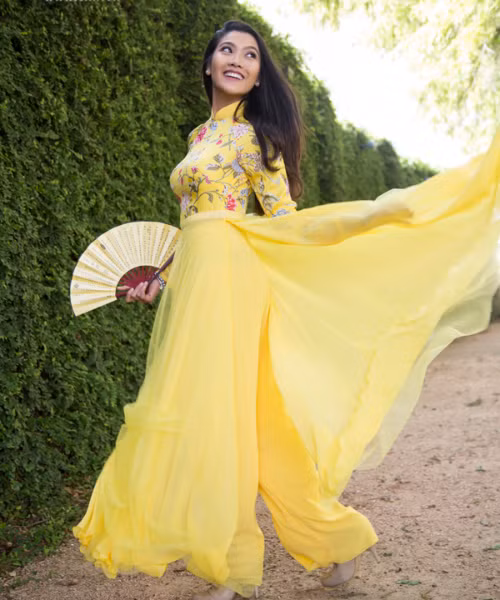 Chiều cao nổi bật 1,78 m, thành tích học tập xuất sắc Vũ Nam Phương đã vượt qua các vòng sơ loại với hơn 500 thí sinh để giành ngôi vị cao nhất cuộc thi dành cho du học sinh Việt trên toàn thế giới.